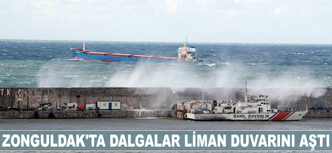 Zonguldak'ta dalgalar liman duvarını aştı