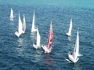 Yelkenliler Kuşadası'nda Cumhuriyet Kupası için yarıştı