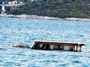 Bodrum'da demirli ahşap yat beşinci kez battı