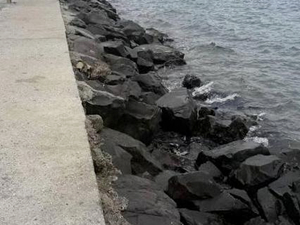 Çanakkale Belediyesi kordon boyunda temizlik çalışması başlattı