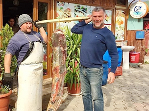 İznikli balıkçıların ağına 40 kilo ağırlığında yayın balığı takıldı