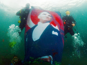 Maltepe'de 'Ata’ya Saygı Dalışı' gerçekleştiriliyor