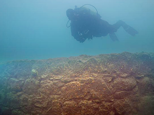 Van Gölü'nde 3 bin yıllık kale bulundu