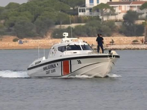 İzmir'de 60 kaçak göçmen son anda kurtarıldı