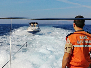 Sürat teknesinde 18 kaçak göçmen yakalandı