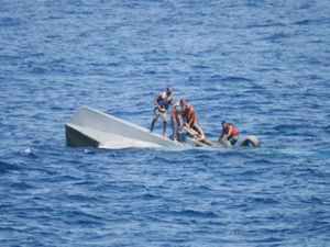 Palau açıklarında balıkçı teknesi battı: 7 kişi kayıp