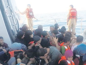 Dikili açıklarında 152 kaçak göçmen yakalandı