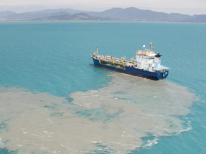 Petrol türevli sıvı gemi atıkları satılacak