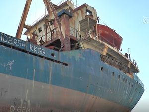 M/V Mercy God gemisinin gövdesi, grafiti duvarına dönüştü