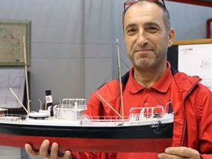 Beden eğitimi öğretmeni, 45 yıldır gemi modelciliği işini yapıyor