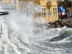 Meteoroloji Kıyı Ege için fırtına uyarısı yaptı