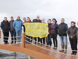 Balıkesir'de denizden demir madeni çıkarılmasına tepki gösterildi