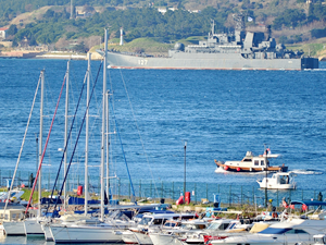 'Minsk' isimli gemi Çanakkale Boğazı'ndan geçti