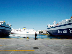 Yunanistan'da grev nedeniyle deniz ulaşımı durdu