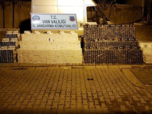 Tekneyle sevk edilmek istenen kaçak sigaralara el konuldu