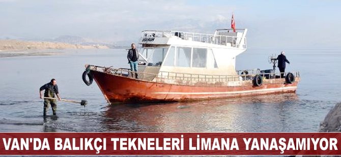 Van'da balıkçı tekneleri limana yanaşamıyor