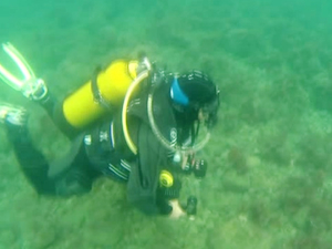 Sinop'ta denize bırakılan av malzemeleri temizleniyor