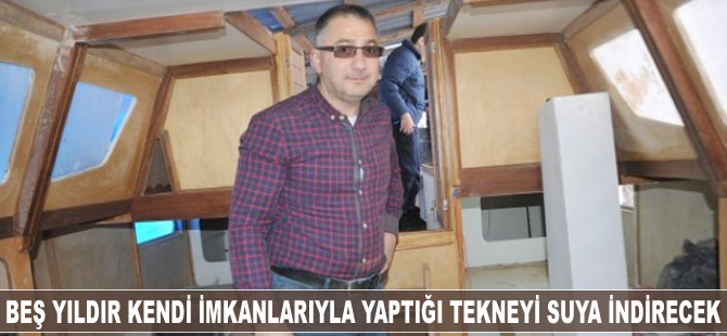 Beş yıldır kendi imkanlarıyla yaptığı tekneyi suya indirecek