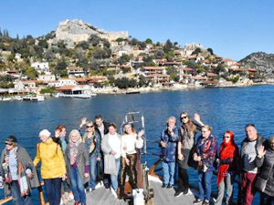 Rus turistler Kekova'ya yat turuna çıktı