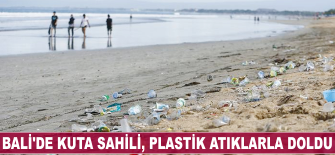 Bali'de Kuta Sahili, plastik atıklarla doldu