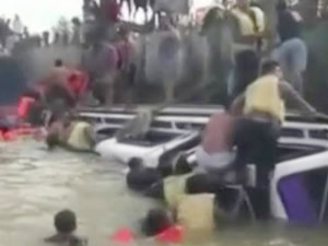 Endonezya’da tekne alabora oldu: 8 ölü