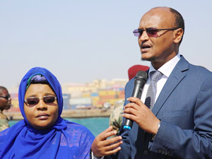 Mogadişu Limanı'nda temizleme çalışmaları başladı