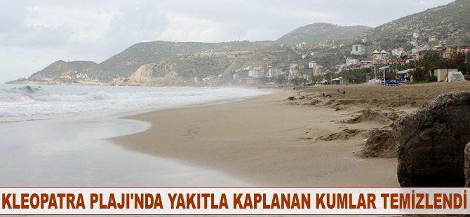 Kleopatra Plajı'nda yakıtla kaplanan kumlar temizlendi
