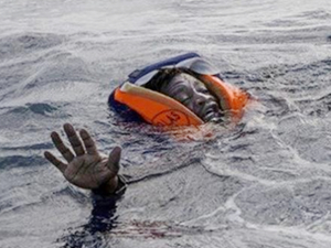 Akdeniz'de göçmenleri taşıyan tekne battı: 8 ölü