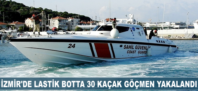 İzmir'de lastik botta 30 göçmen yakalandı