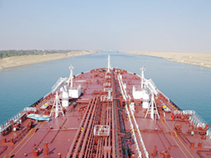 Süveyş Kanalı'nda 'tanker geçişlerine' indirim yapıldı