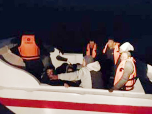 Güzelçamlı açıklarında 22 kaçak göçmen yakalandı