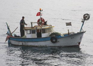 Küçük tekneli balıkçılar sezonu kapatıyor
