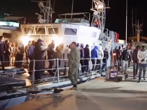 Akdeniz'de 400 kaçak göçmen kurtarıldı