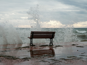 İzmir'de etkili olan lodos tekneleri batırdı