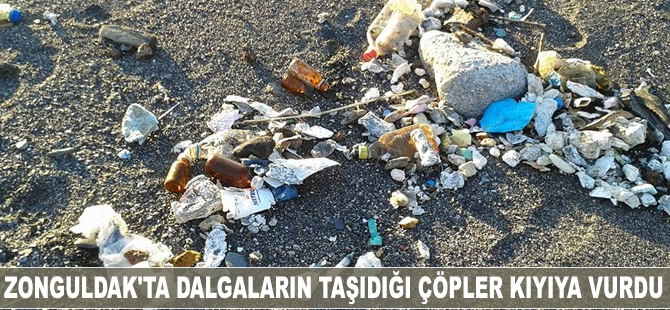 Zonguldak'ta dalgaların taşıdığı çöpler kıyıya vurdu