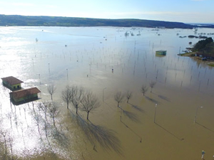 Ergene Nehri taştı, üç köyün ulaşımı durdu