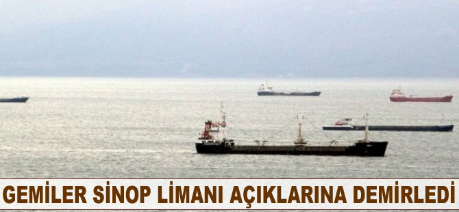 Gemiler Sinop Limanı açıklarına demirledi