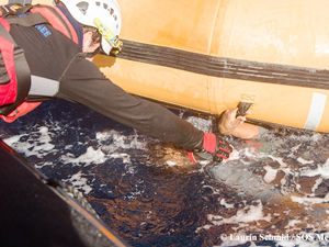 Akdeniz'de batan şişme bottan 99 kişi kurtarıldı