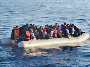 Sahil Güvenlik Dikili'de 92 kaçak göçmen yakaladı