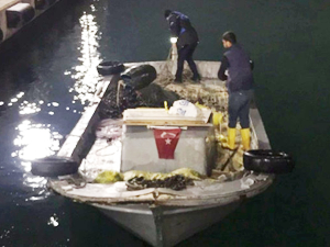 Yalova'da deniz polisi kaçak midye avlayanları yakaladı