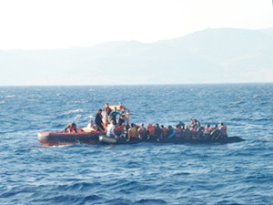 Sahil Güvenlik, 42 göçmeni boğulmaktan kurtardı