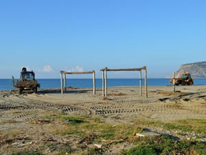 Alanya sahillerinde temizlik çalışması başlatıldı