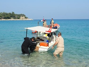 Amatör balıkçıların teknesi batma tehlikesi geçirdi