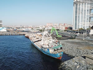 Karaya oturan M/V TALLAS, kaderine terk edildi