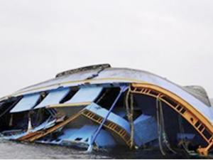 Nijerya'da tekne alabora oldu, 14 kişi hayatını kaybetti