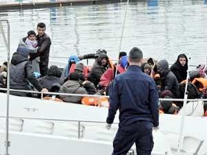 İzmir'den Sakız Adası'na geçmek isteyen göçmenler yakalandı