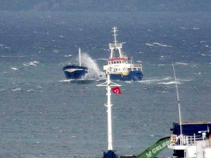 Bandırma'da fırtına deniz ulaşımını aksattı