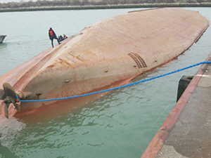 ‘M/V Britannica Hav’ın enkazı, Le Havre Limanı’na çekildi