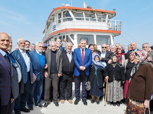 Malatya'da yaşlılar tekne turuna çıkarıldı