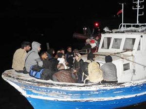 112 göçmen 60 kişilik tekneye bindirildi